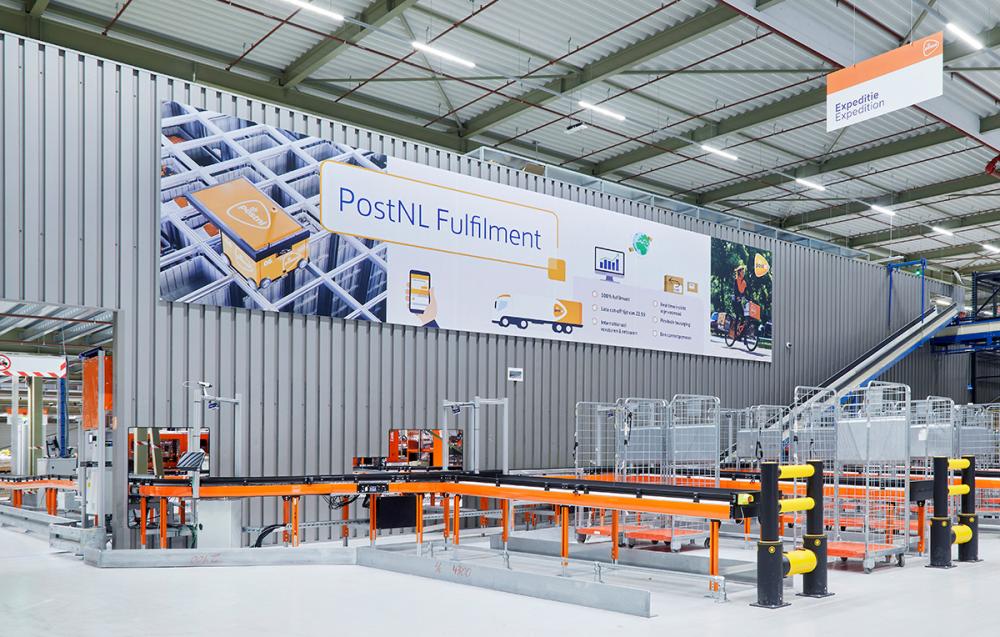 PostNL fullfillment center met ConveyorBricks