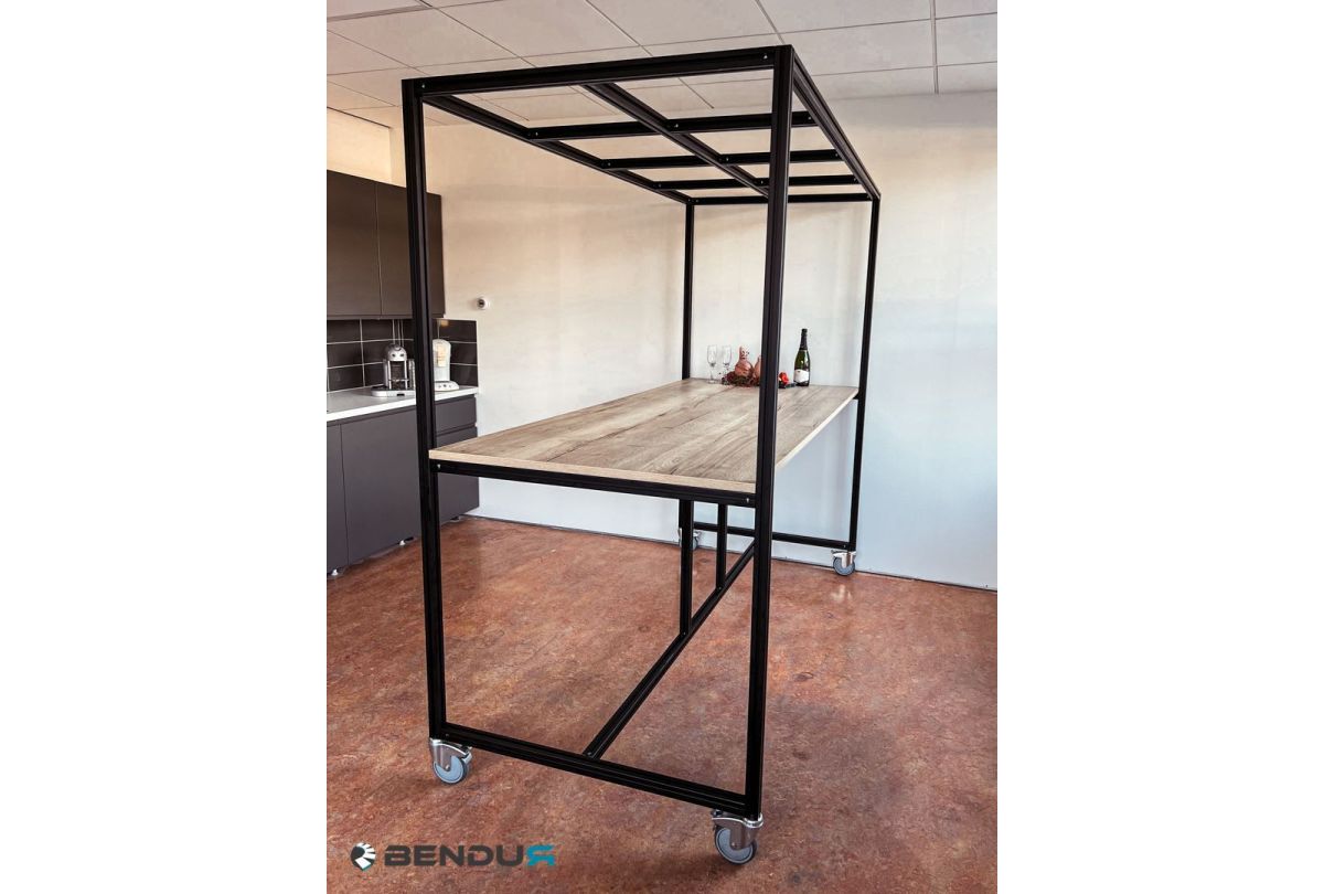 Multifunctionele kantinetafel