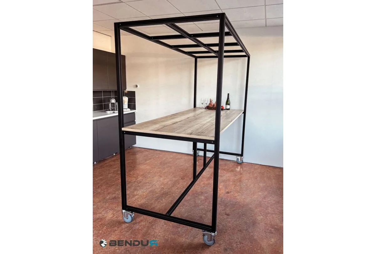 Multifunctionele kantinetafel