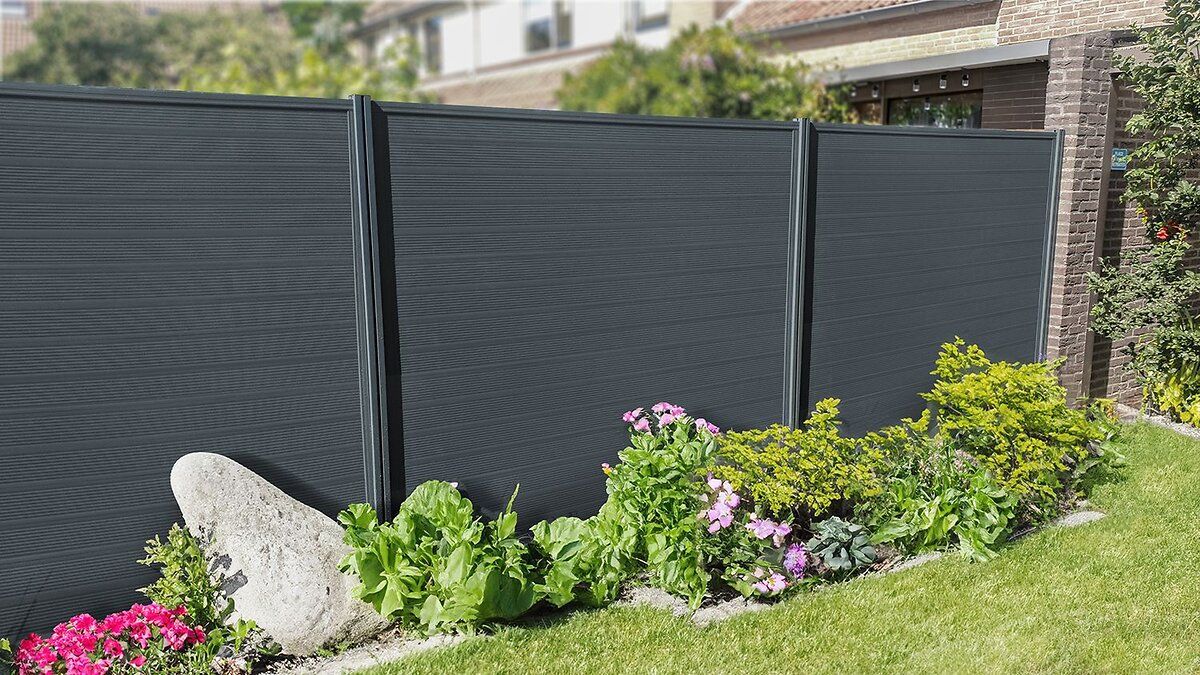 65e1e9748fb706e41deb5d5a_Bendur-aluminium-fence-grey-02-1500