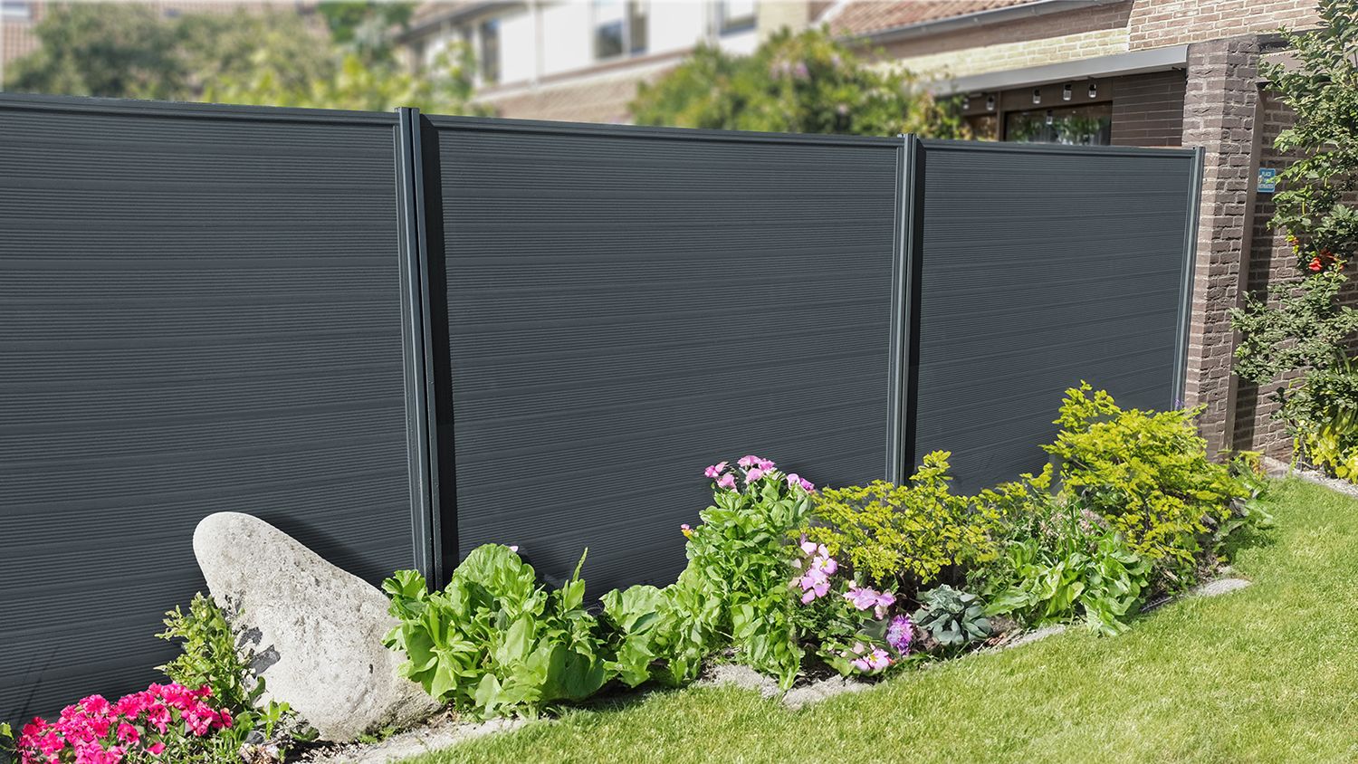 65e1e9748fb706e41deb5d5a_Bendur-aluminium-fence-grey-02-1500