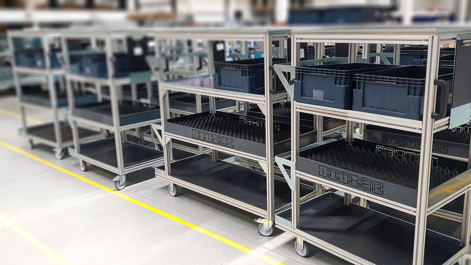 65fc774f3c03278ff9c053cd_Bendur-Magazijn-rolwagen-02-1500